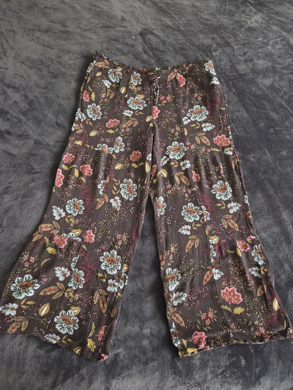 Maurices Women’s Greige Floral Wide-Leg Pants